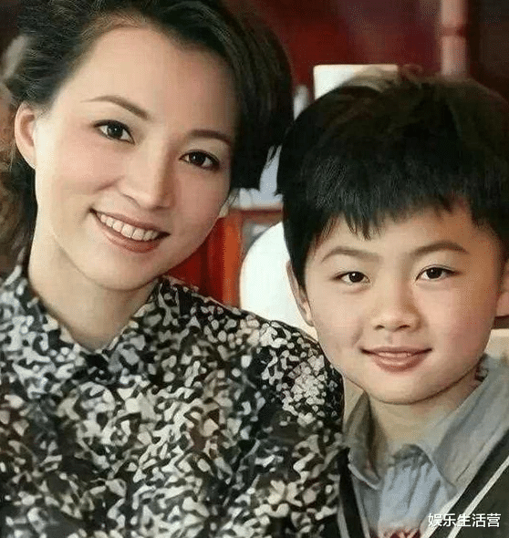 董卿作品被多平台全集下架，官微清空节目暂停，儿子已入美国国籍