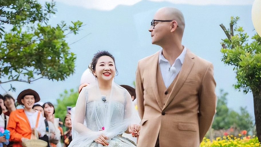 傅首尔老刘参加离婚综艺，原因或并非女强男弱，真相曝光令人深思