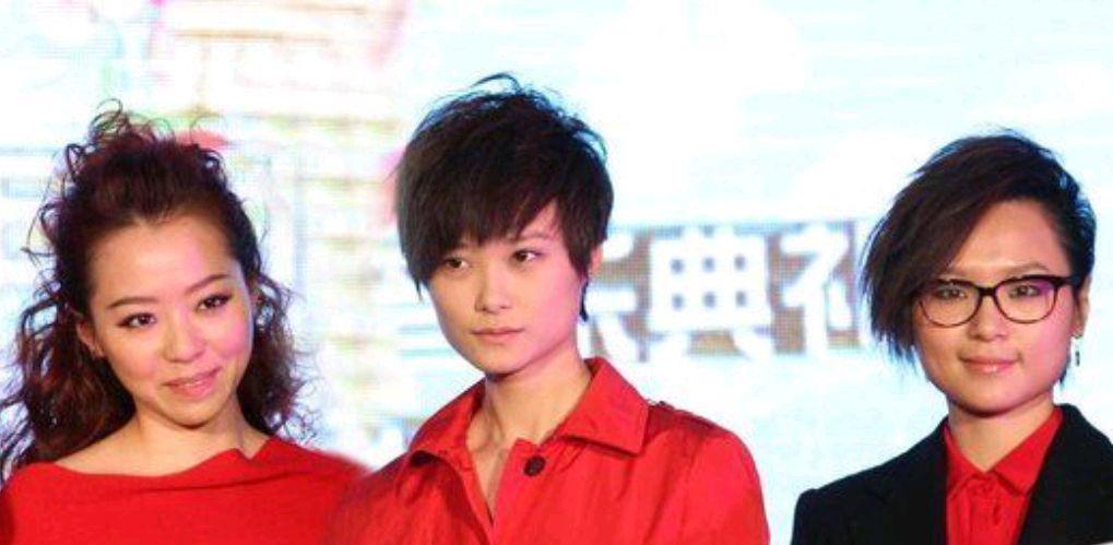 《超女》18年后,何洁处处输给“李周张”,但有一方面她却赢了