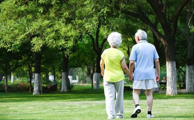 建议中老年人：生活中坚持4个“懒习惯”，或会让你成为长寿人选