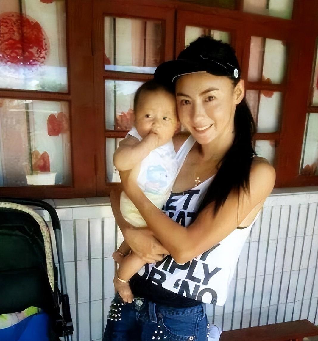 张柏芝领证啦!新欢曾霸占李小冉四年,谢贤只能无奈认可!