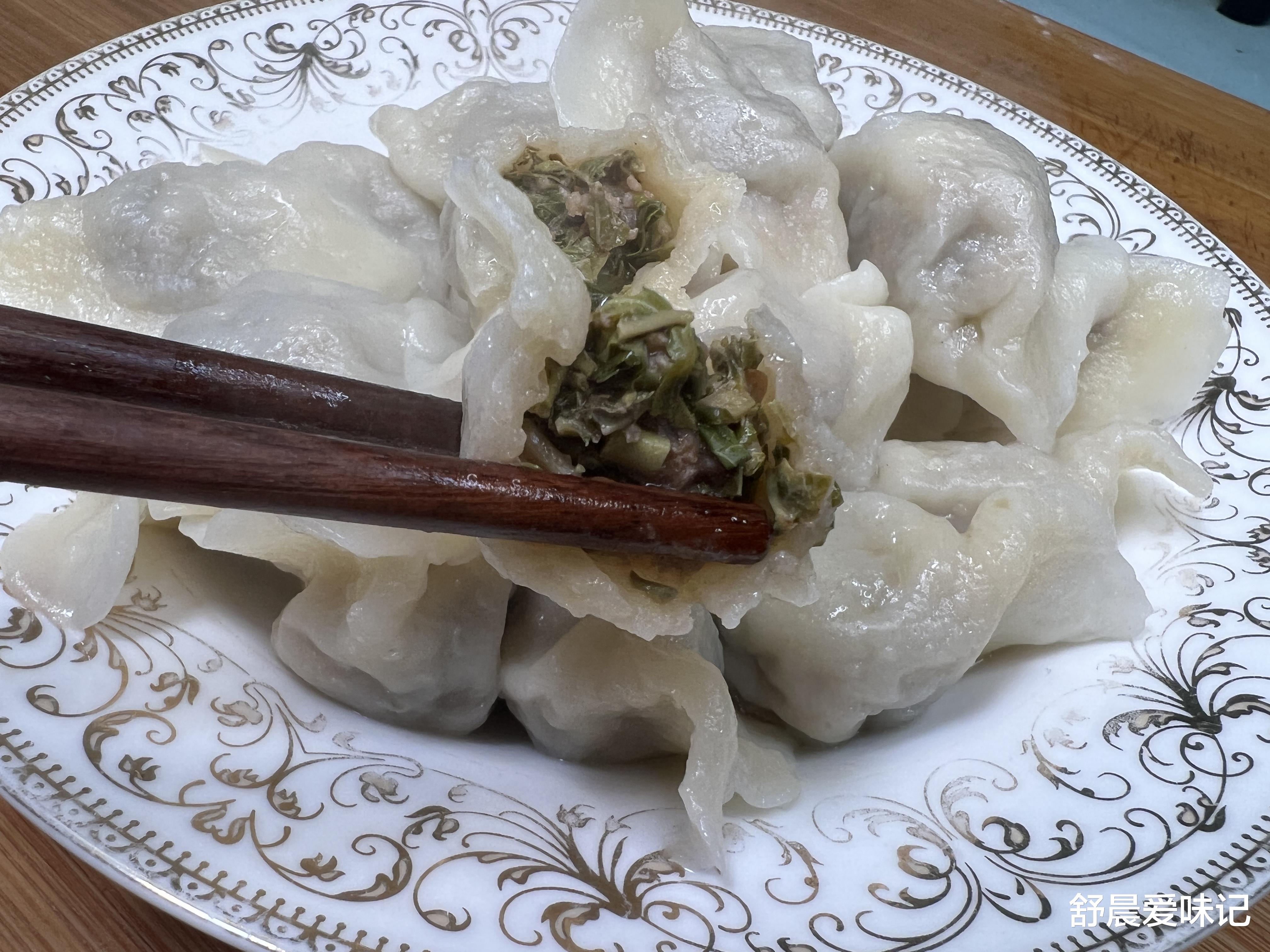 香椿芽|香椿芽不拌,不炒,和肉馅一起做饺子,鲜嫩咸香,皮薄馅大真好吃