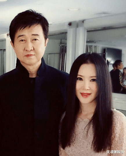 曝付笛生儿子与圈内人秘密结婚,公婆带儿媳同框直播,全家高颜值