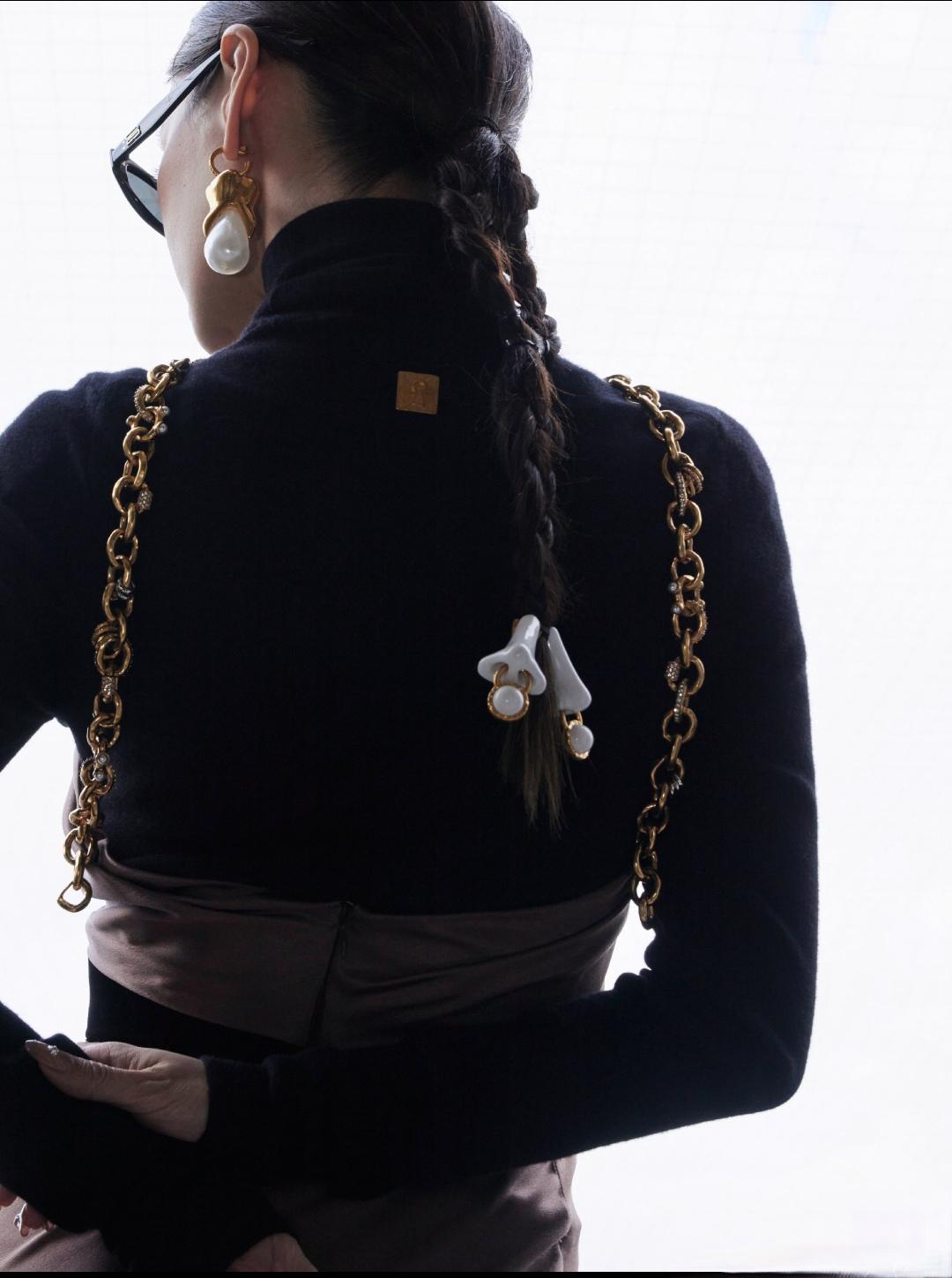 杨颖、张嘉倪陷入“疯马秀”风波，2位“前夫哥”分别是什么态度？