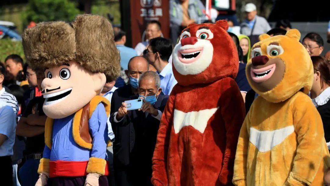 孙子兵法|春节档最牛“钉子户”，打了多少大片的脸？