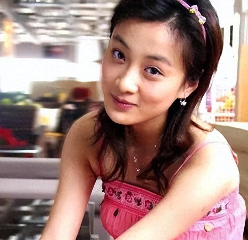 徐梵溪:没有婚姻,也没有孩子,男友花5亿娶李小冉,她只能低调成全