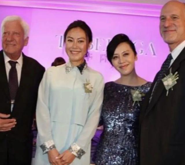 郭晶晶闺蜜抱5个月女儿跳楼身亡：她并非软弱，只是坚强太久