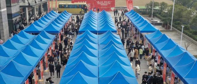 吕国泉|大学生不能端盘子?毕业生超1100万,青年失业率达17%,别乱挑了