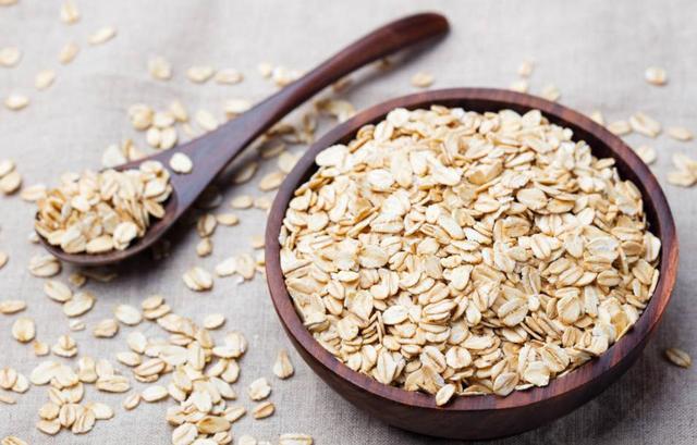 女性绝经后，会“断崖式”衰老吗？医生：4物要舍得吃，或有帮助