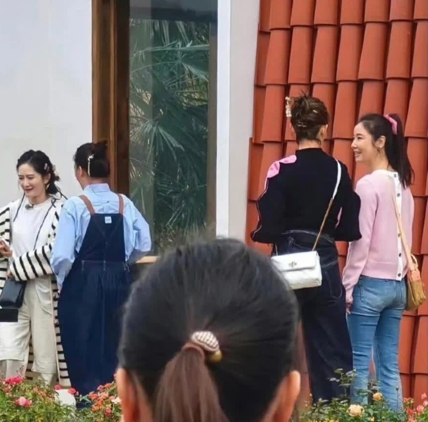 “看似完美艳丽,实则满脸皱纹”的不老女神们,生图才是人间真实