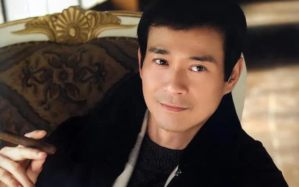 这一次，郑少秋作为父亲的失职，在女儿郑欣宜身上表现得淋漓尽致