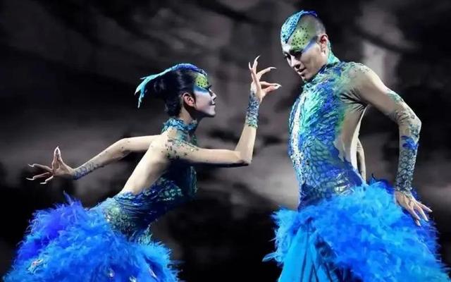 杨丽萍舞伴抑郁自杀！从39楼一跃而下，杨丽萍哀悼再舞《雀之恋》