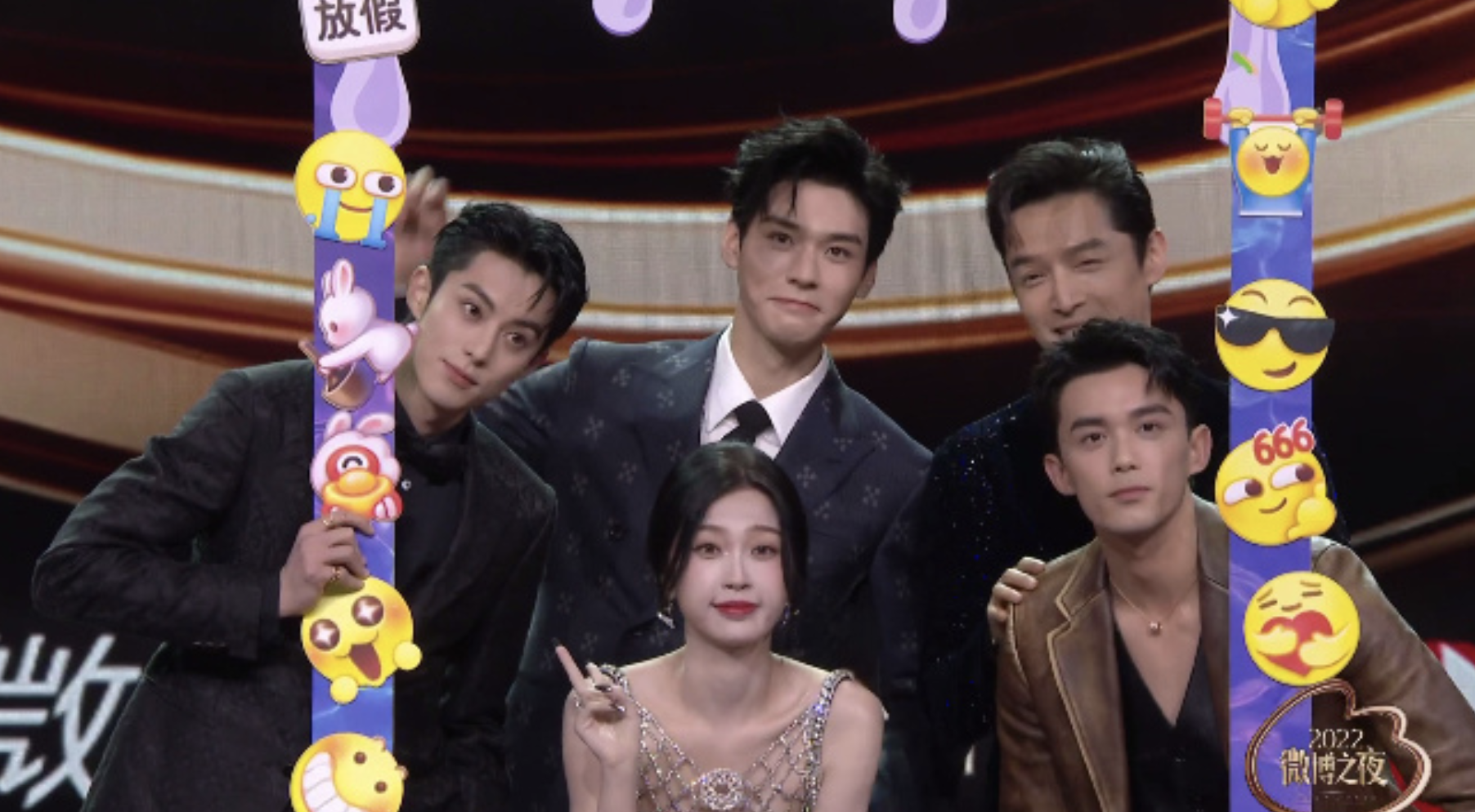 胡歌|微博之夜经典名场面超全汇总！胡歌刘亦菲获King和Queen惹网友不满