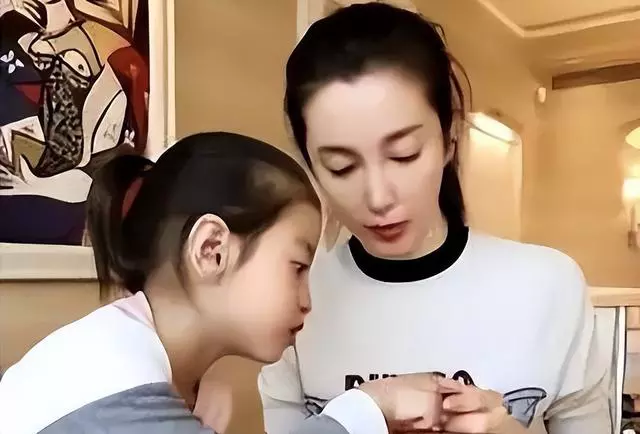 有钱也没用!李冰冰找遍名医?没人敢接触,无法正常生活