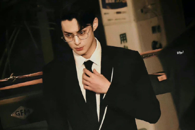 无名|王鹤棣几种经典造型,现代造型非常亮眼