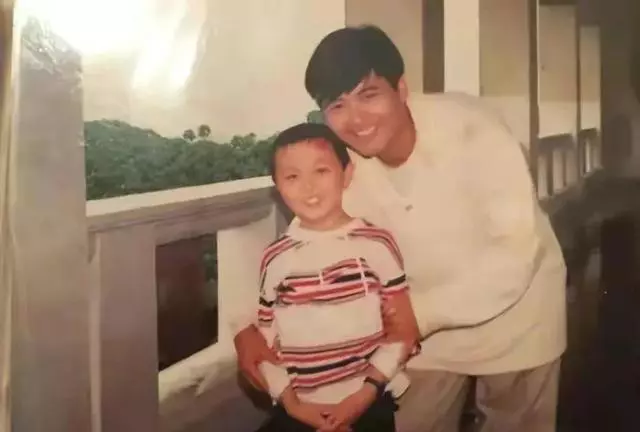 看完谢苗网大《东北警察故事2》，周润发建议他离开李连杰是对的