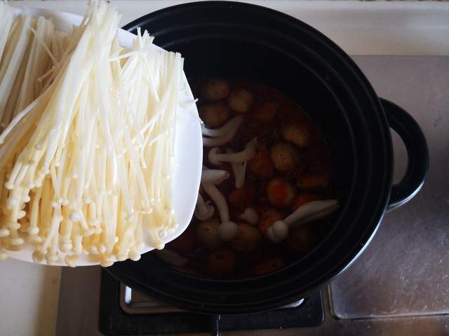 茶树菇|冬天别再炒菜了，教你4道炖菜，热乎乎香喷喷的一大锅，滋养驱寒又暖胃
