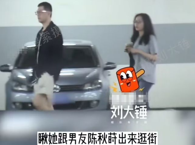 张靓颖携男友外出逛街，素颜不洗头似路人大妈，拍拖5年仍不结婚