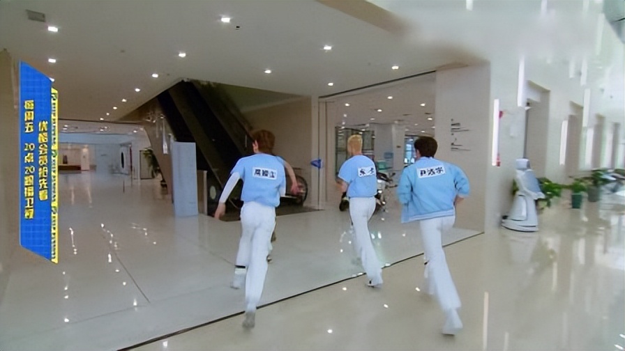 into1|奔跑吧&INTO1撕名牌还算不错，但是唱歌，就真的是“谢谢您嘞”