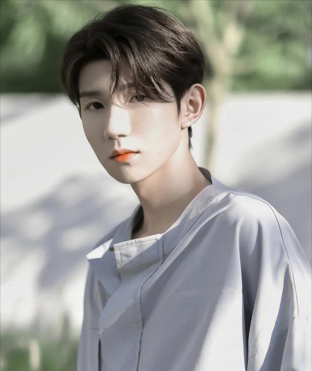 王源作品著作权获批，新增营业性演出许可，事业迈入新高度！