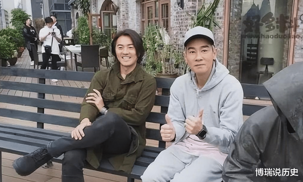 56岁郑伊健近照曝光，和陈小春聚餐变化大，疑似定居日本生活拮据