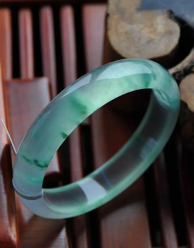 如何分辨你的翡翠种老还是种嫩?