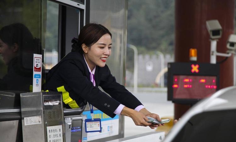 许多|“铁饭碗”端不稳了?这3大岗位或将被“开除编制”老师也不例外