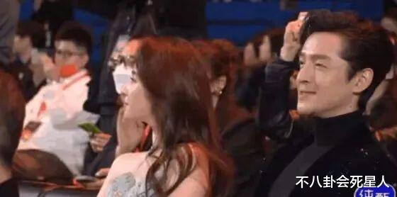 |华表一夜精彩不断,红毯拉踩、颁奖口误、典礼嗑瓜子,别太搞笑!