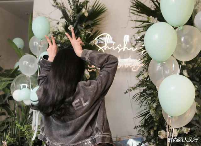 周焯华|刘诗诗恋爱脑?连夜赶回台湾跟吴奇隆一起庆生,穿香奈儿自拍超美