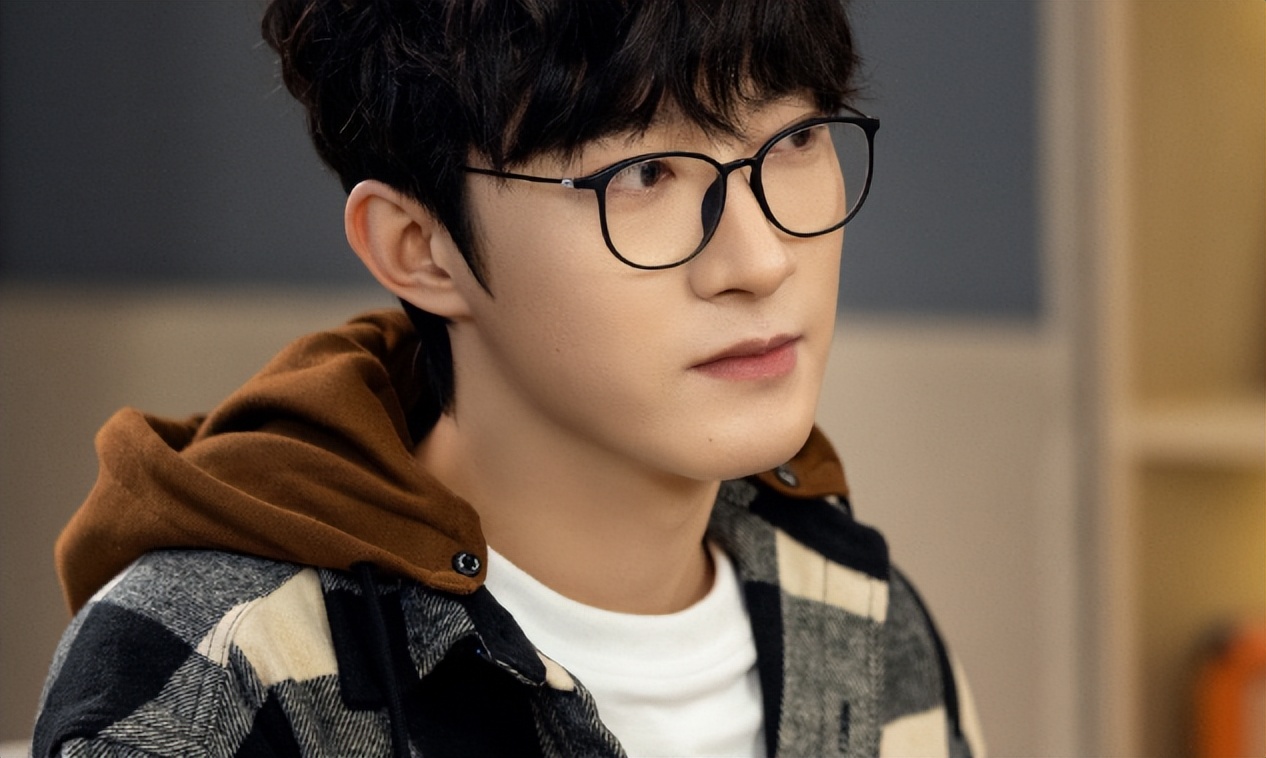 都市黑马剧!仅播4集拿下9.6分,网友:今年唯一没快进还追平的剧