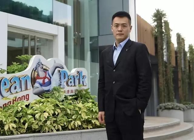 72岁刘銮雄变更遗嘱，前妻之子继承大部分财产，娇妻甘比被踢出局