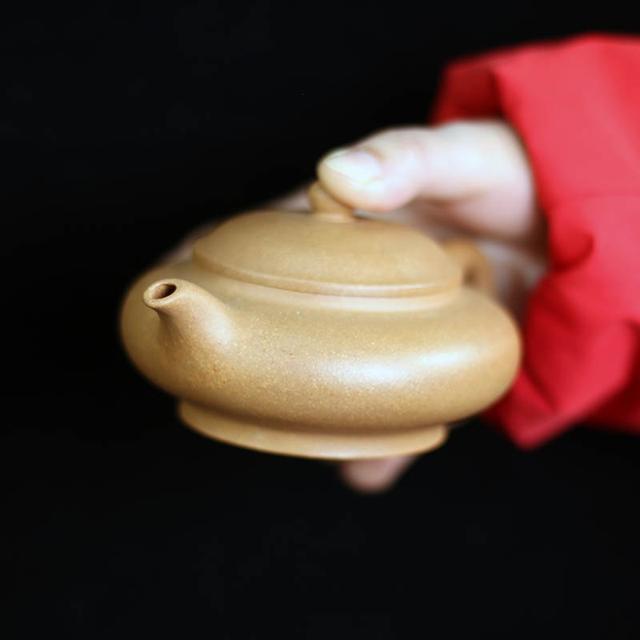 一壶茶,悠然自得,茶具之首宜兴紫砂壶