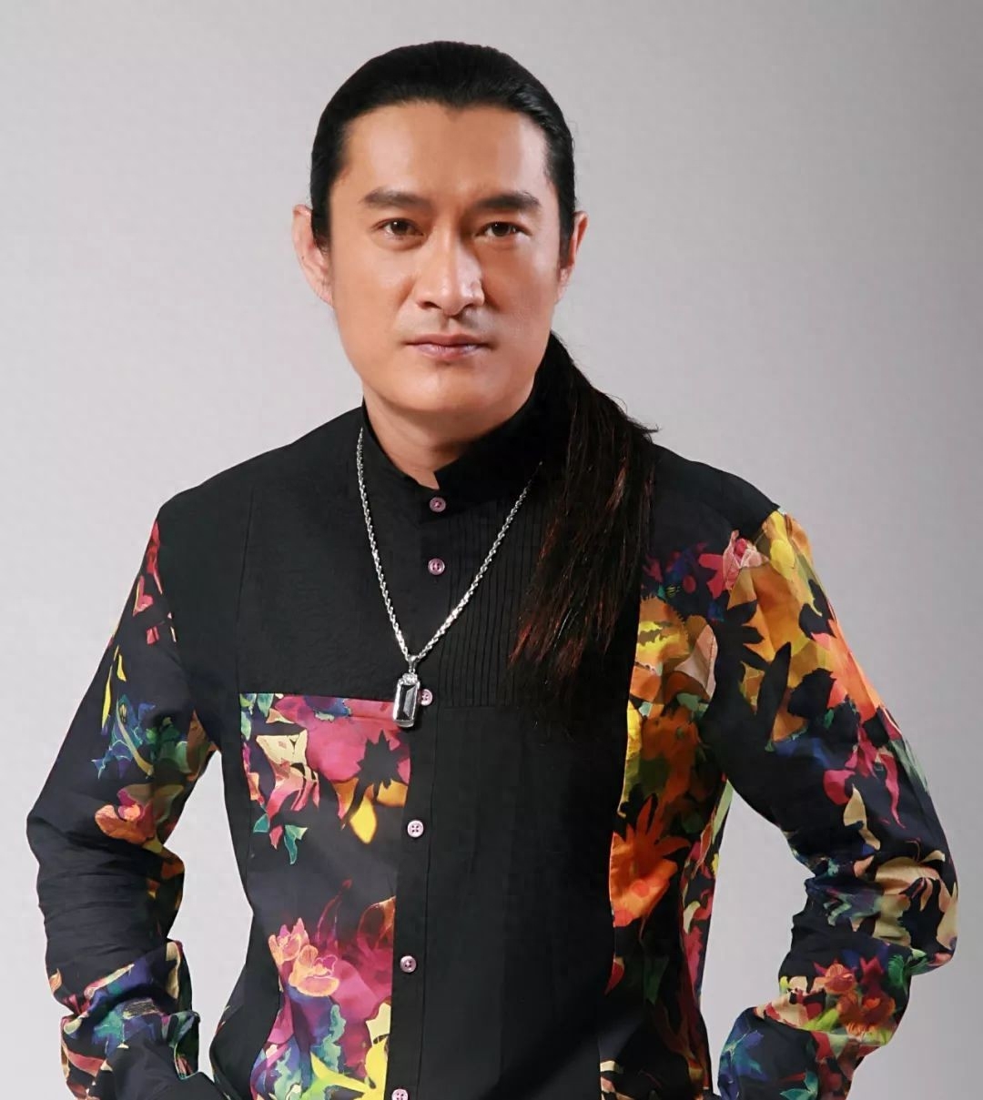 歌手黄安晒出与蔡英文结婚照,网友纷纷表示:为中国的统一而结婚