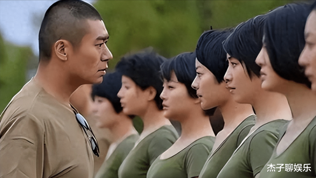 难怪导演不敢拍下半身!镜头下拉后,是无法想象的“尴尬景象”