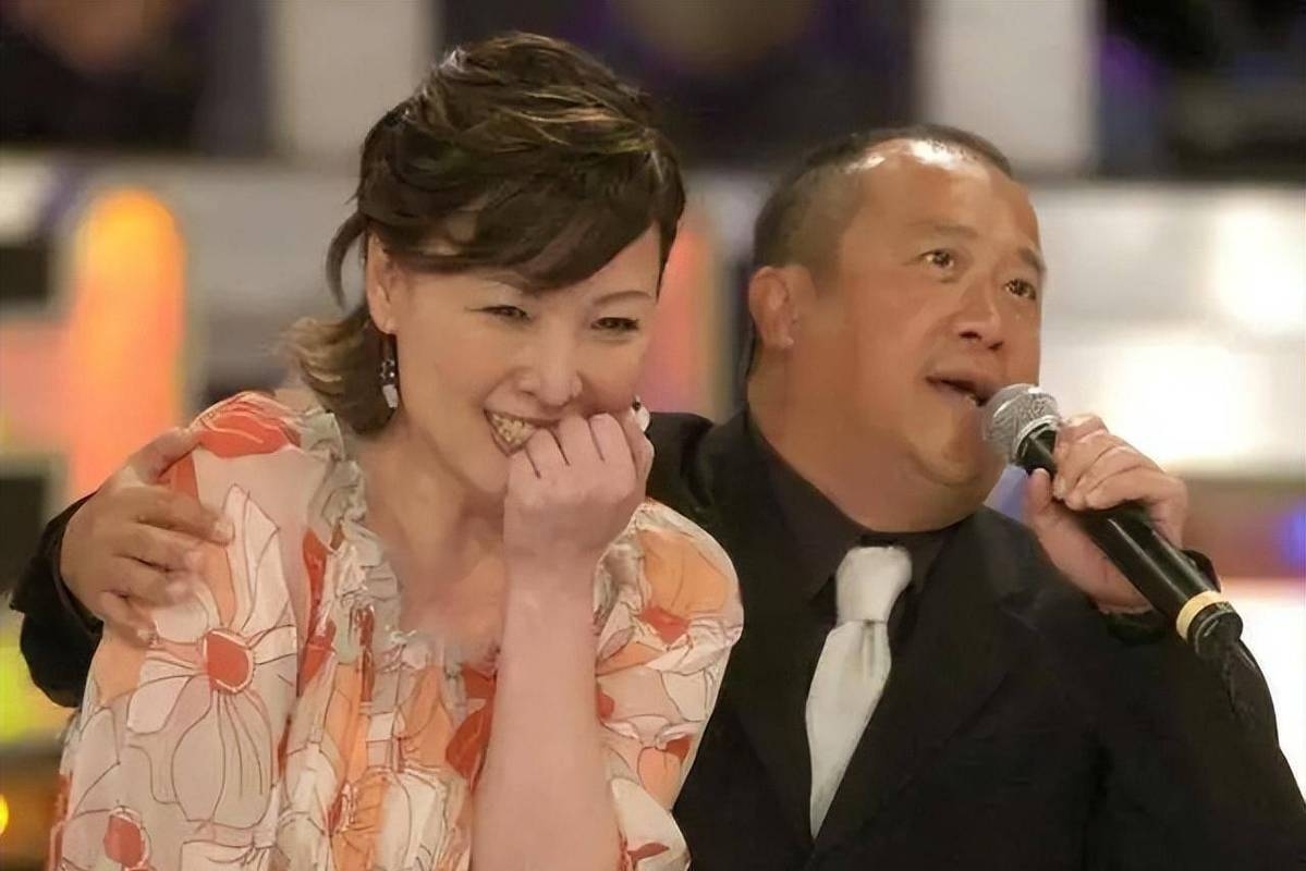 夫妻本是同林鸟!这一次赌王千金何超莲,也救不了婚变的丈夫窦骁