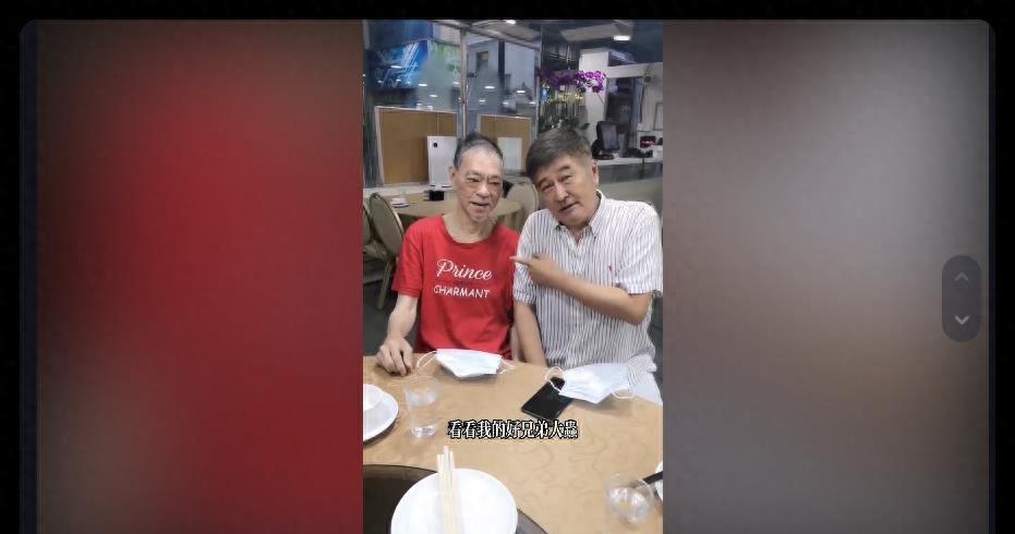 77岁香港戏骨瘦到脱相,全身皮包骨目光呆滞,至今还在火锅店里工作
