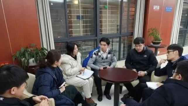 发年终奖，经理31万，总监20万，主管14万，看到普工奖金后，连总监都羡慕了