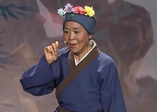 60岁叶童对比69岁赵雅芝,自然老去与医美老去的差距,高下立见