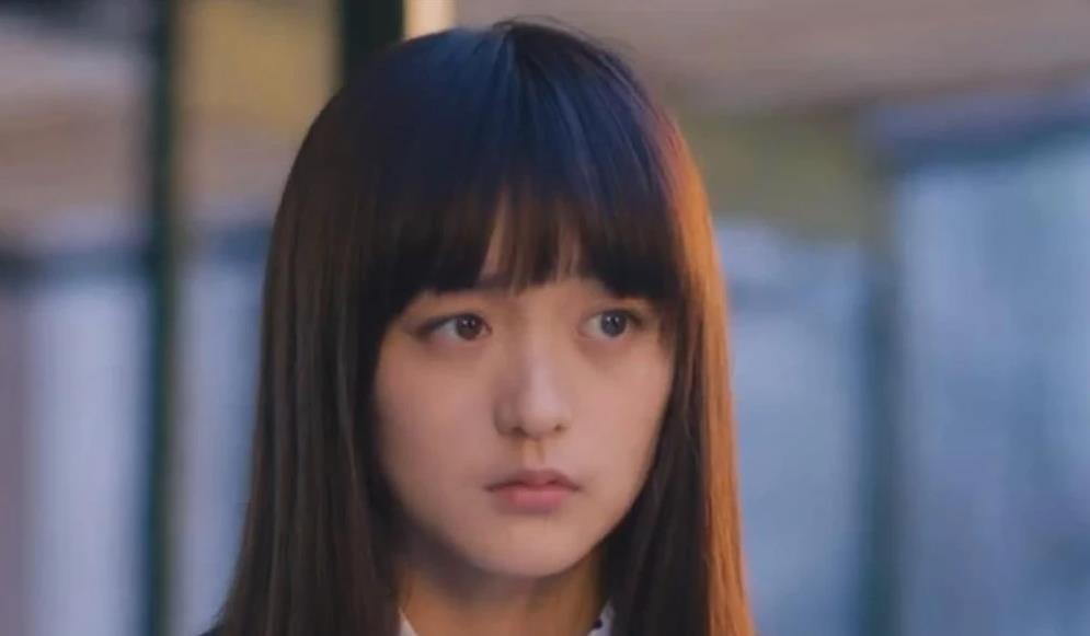 当40岁的黄圣依跟36岁何泓姗站在一起，我才明白什么叫气质和骨相