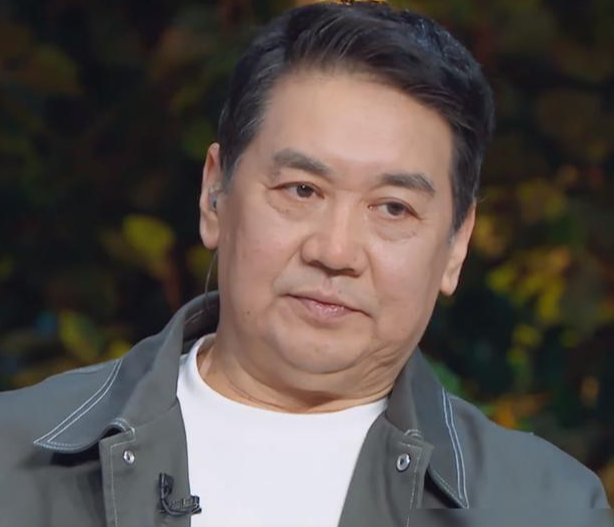 金晨|金晨又翻车了,一副排骨身材却穿泳衣,难怪被60岁吴玉芳比下去了