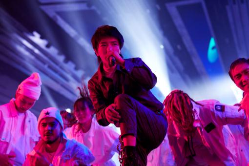 杀戒|“过气歌手”伍佰仅用一句话，令“自我封神”的华晨宇沦为了笑柄