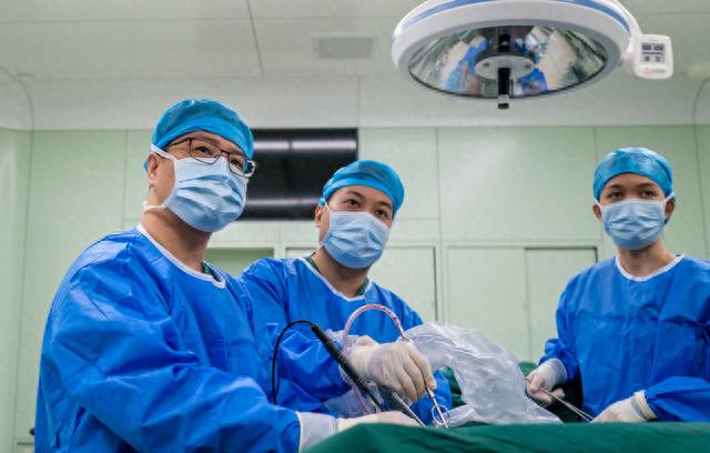 腰痛入院准备手术 “歪打正着”竟查出肺癌