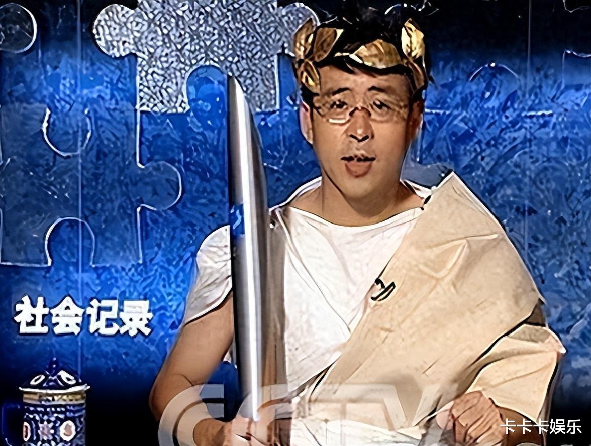 要求中国人向世界道歉，被央视开除的阿丘，如今的现状大快人心！