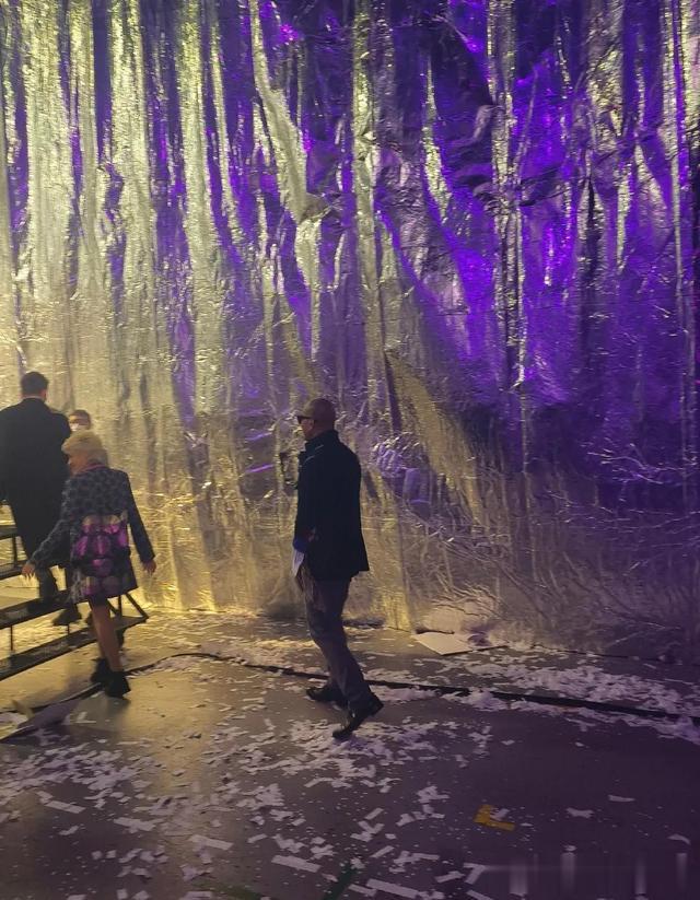 具俊晔|具俊晔应邀参加小巨蛋演出,现场网友夸赞:超瘦超帅身体好