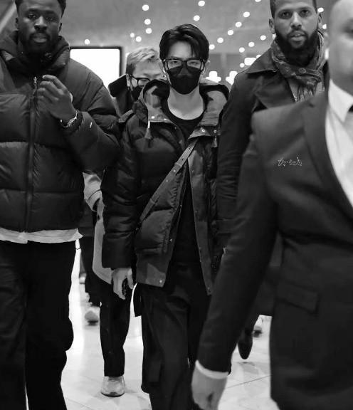 肖战|落地就被按下开工,肖战方辟谣新剧排播,网友:拿回属于他的一切