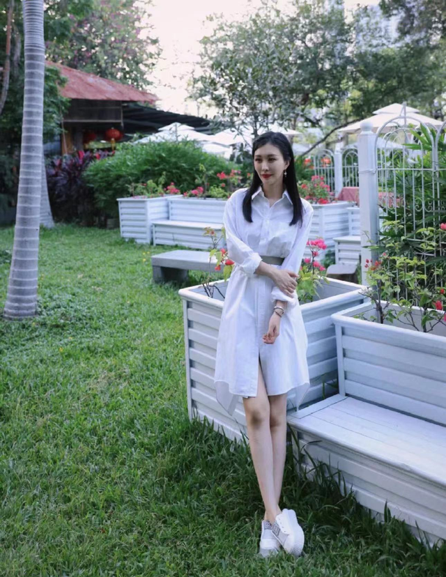 田朴珺|王石田朴珺婚变风波后同框！女方面无表情要求秀恩爱，男方显无奈！