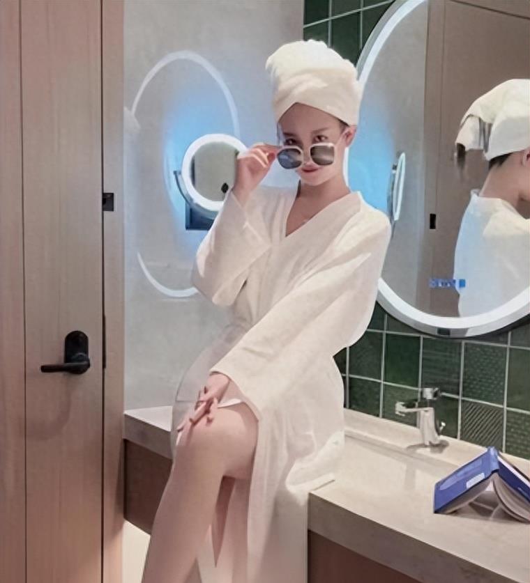 曾经陪许家印KTV应酬 ，年薪高达900万，后宫团长白珊珊“上位”之路！