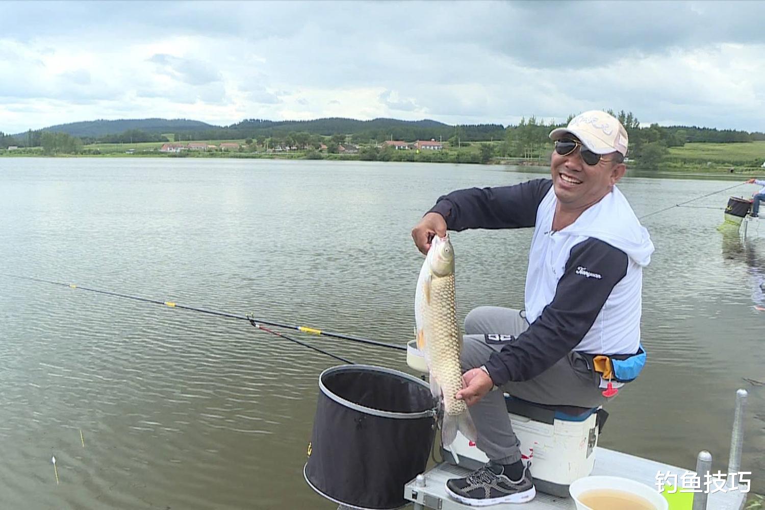 玉米|钓草鱼的4个秘诀,选饵、诱鱼、促食和留鱼,四招必杀技
