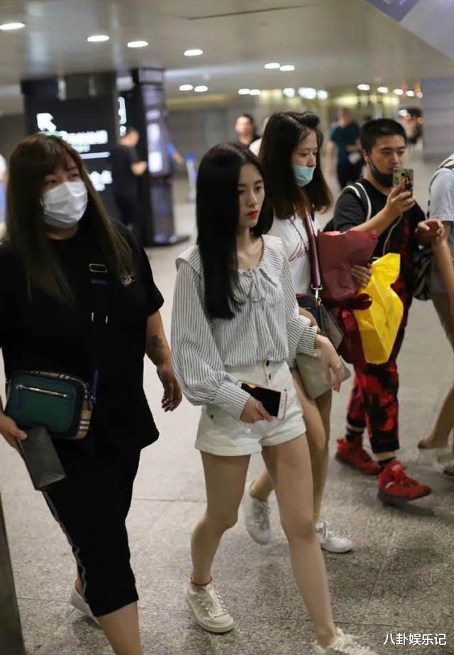 盘点娱乐圈那些包装出来的“完美女神”，蒋欣壮硕，鞠婧祎太矮，杨紫风格土