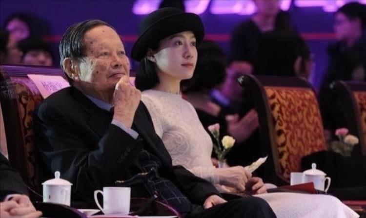翁帆|101岁杨振宁状态堪忧？翁帆已准备好退路：冻9颗卵子改嫁后仍可孕育